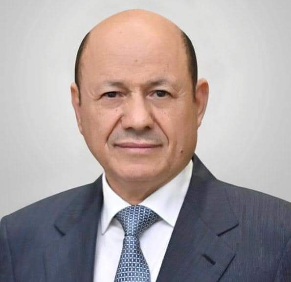 العليمي يصل السعودية للمشاركة في القمة العربية
