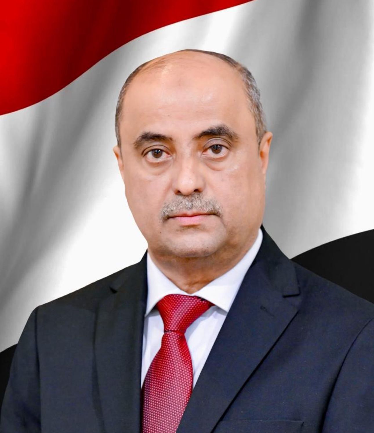 رئيس الوزراء يصدر قرارا بتوحيد وتحديد الرسوم الدراسية بالجامعات الحكومية اليمنية