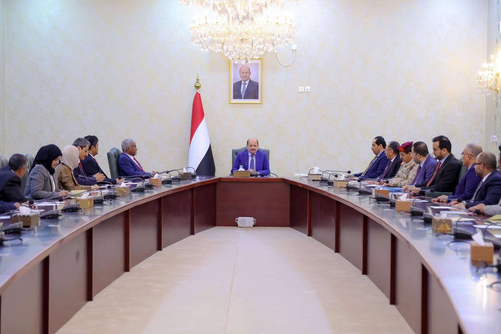 الحكومة تبدأ أعمالها من عدن بخارطة طريق خدمية واقتصادية وتعهدات بالإصلاح والانضباط