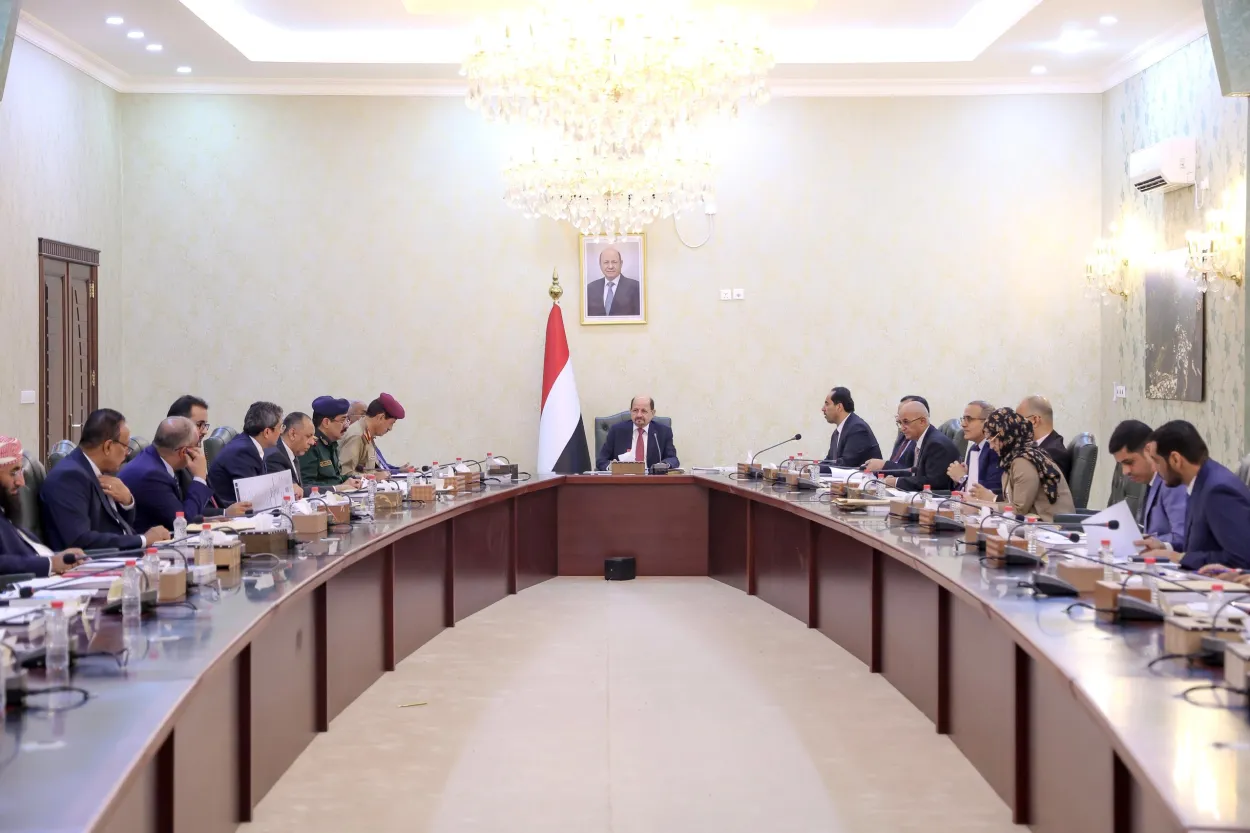 مجلس الوزراء برئاسة الزنداني يقر لائحة لضبط المشاركات الخارجية وترشيد الإنفاق الحكومي