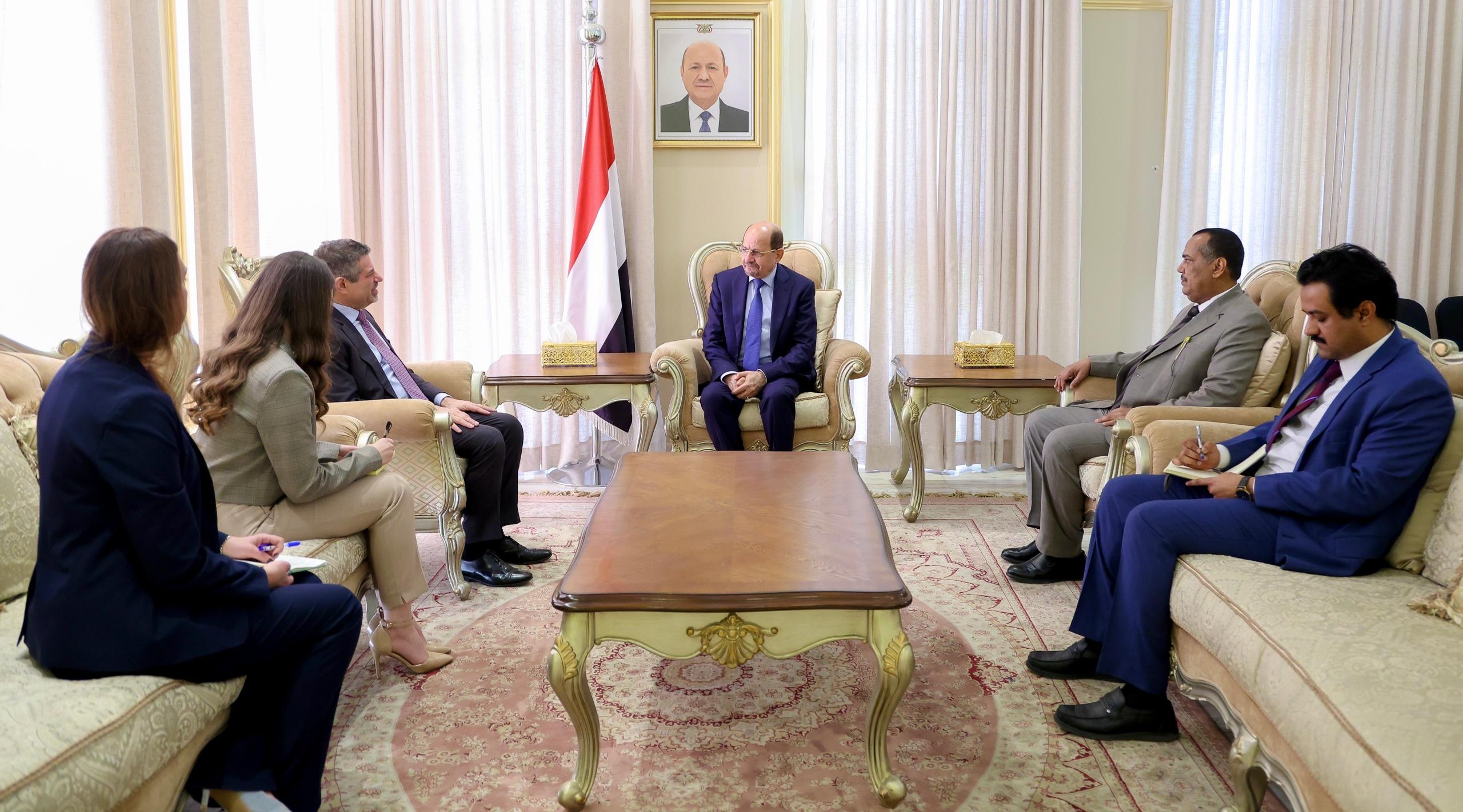 رئيس الوزراء الدكتور الزنداني يبحث مع سفراء فرنسا ومصر والولايات المتحدة دعم الحكومة وتعزيز الشراكات الدولية