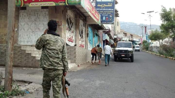 مقتل وإصابة نحو5 أشخاص باشتباك مسلحين في تعز