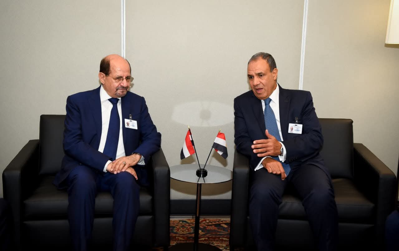 وزيرا خارجية اليمن ومصر يبحثان تعزيز العلاقات الثنائية والتنسيق المشترك في القضايا الإقليمية