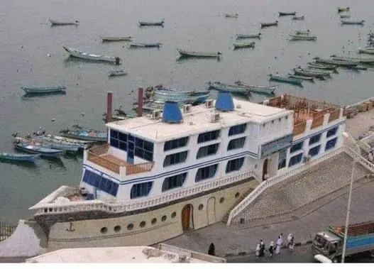 المحكمة التجارية بالمكلا تفسخ عقد كورنيش المكلا ومطالبات بمراجعة عقود مماثلة في عدن