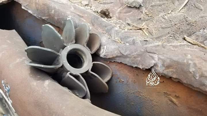 الحوثيون يستهدفون أحياء سكنية وموكب وزير الدفاع في تعز