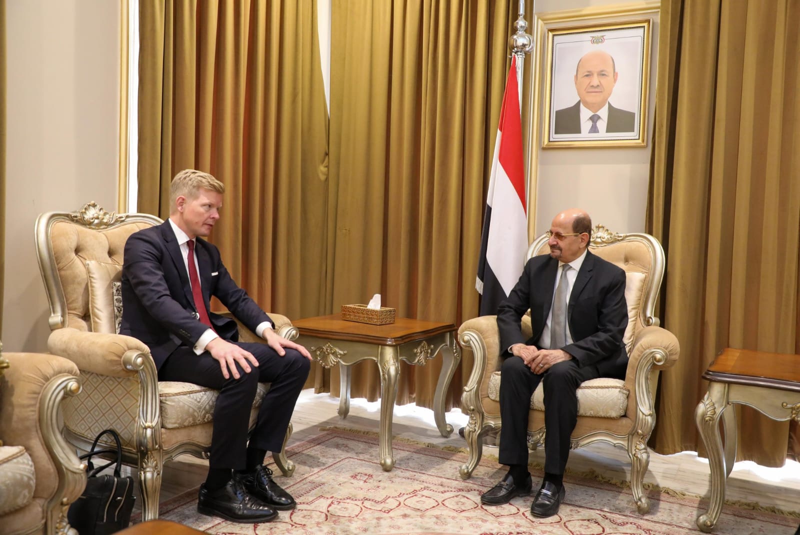 وزير الخارجية يبحث مع المبعوث الأممي مستجدات الأوضاع في اليمن ومساعي السلام
