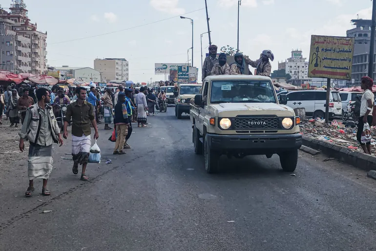 السلطات الأمنية تعلن ضبط خلية تخطط لاغتيالات في عدن عقب مقتل الشاعر