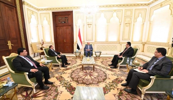 الرئيس هادي يجتمع مع أكبر معاونيه بالتزامن مع تطورات في شبوة