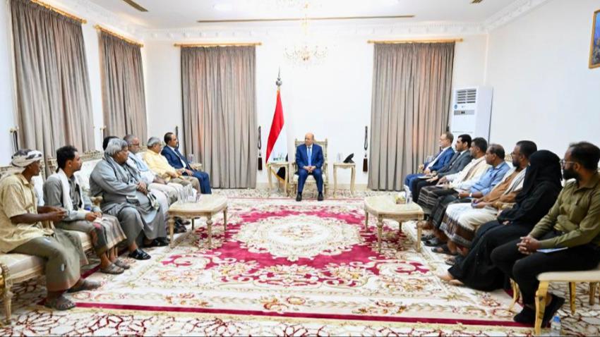 العليمي يلتقي ممثلي الأحزاب في محافظة حضرموت