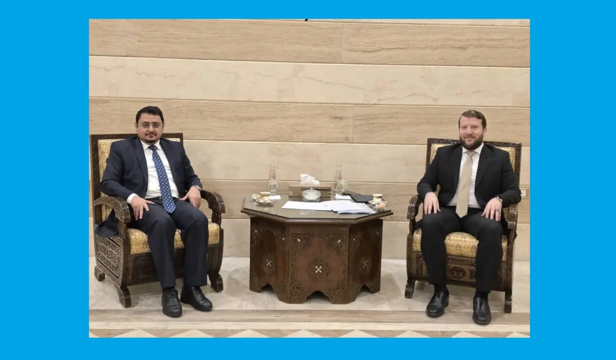 بعكر يدفع نحو اتفاق لتوسيع التعاون الدبلوماسي بين اليمن وسوريا