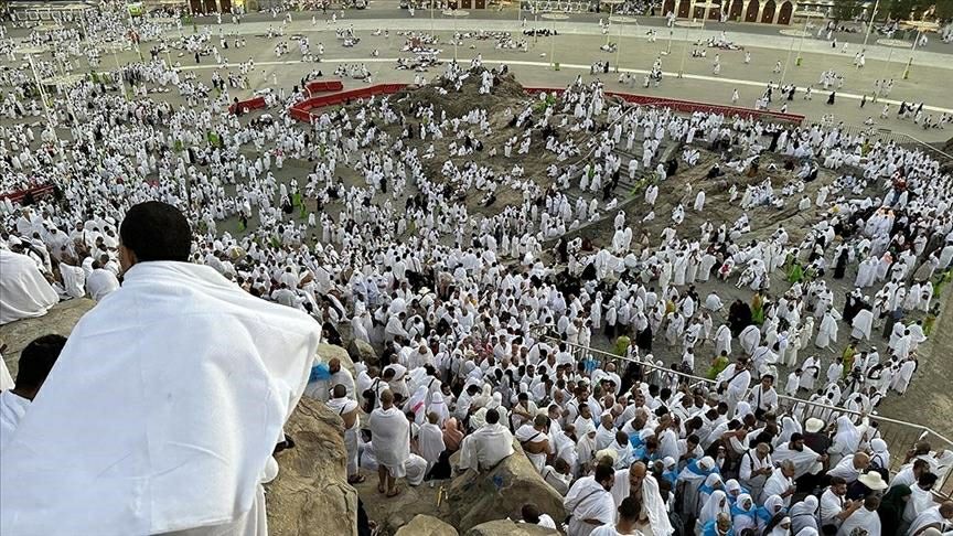 ضيوف الرحمن يواصلون أداء شعائر الحج 