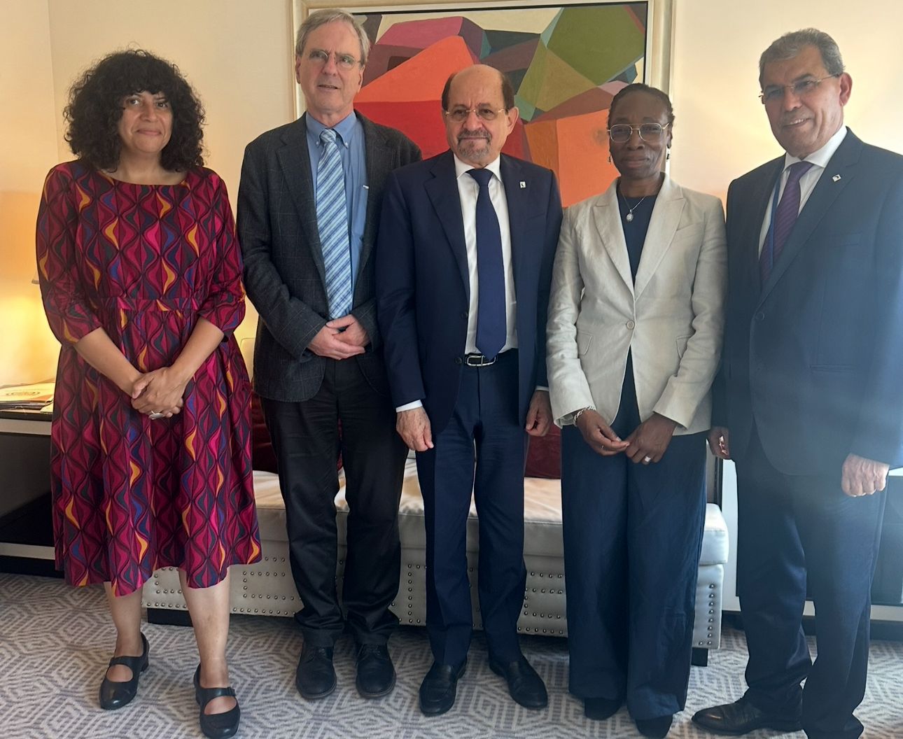 الزنداني يلتقي الرئيس التنفيذي لمجموعة الأزمات الدولية ويؤكد خطورة تعنت الحوثيين على الأمن الدولي