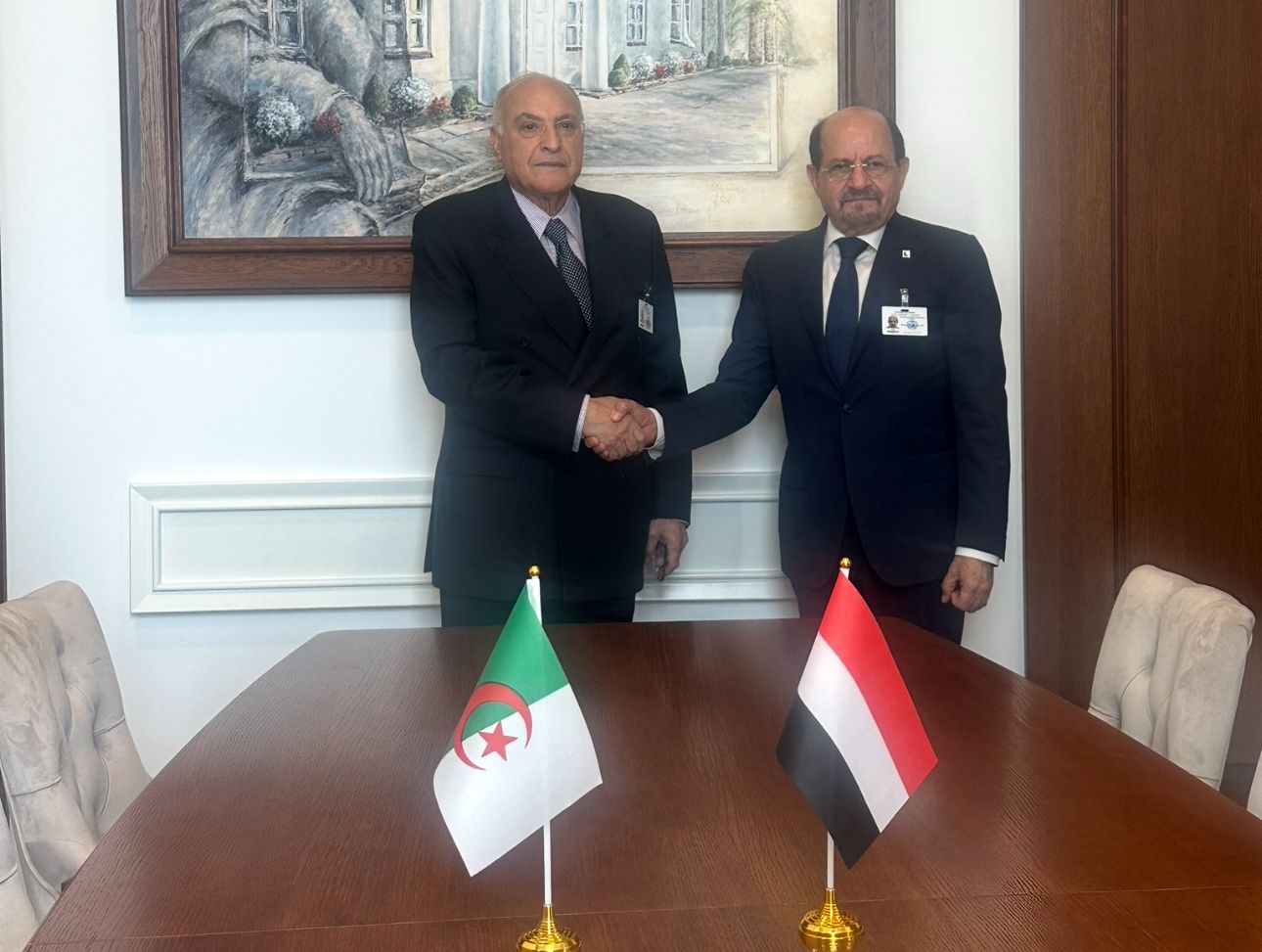 الزنداني ونظيره الجزائري يبحثان تعزيز التعاون وتنسيق المواقف الدولية