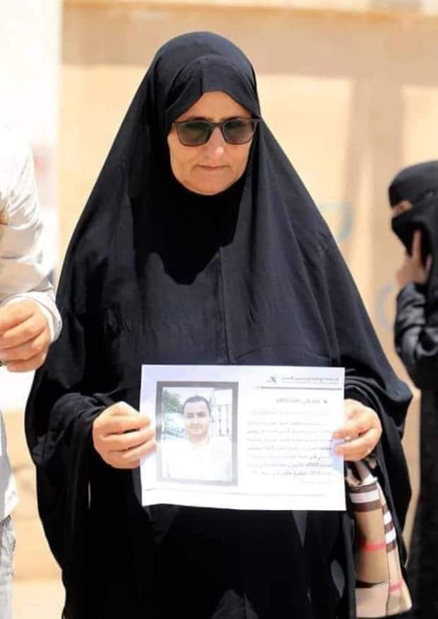 مناشدة لانقاذ صحفي من حالته الصحية الحرجة بسجون الحوثيين