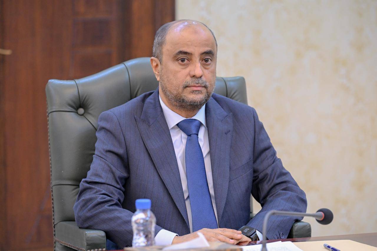 رئيس الوزراء اليمني: استقرار العملة ثمرة قرارات صعبة وإصلاحات متكاملة