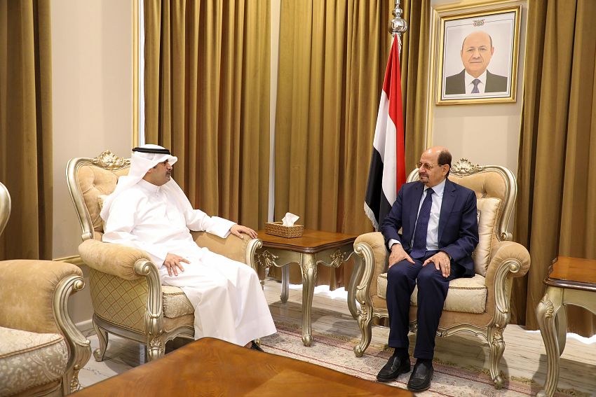 وزير الخارجية الزنداني والسفير الكويتي يبحثان سبل تعزيز وتطوير العلاقات الثنائية