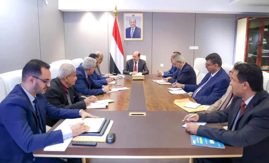 الدكتور شائع الزنداني يترأس اجتماعاً في عدن لمناقشة إصلاحات مالية شاملة وتعزيز الإيرادات