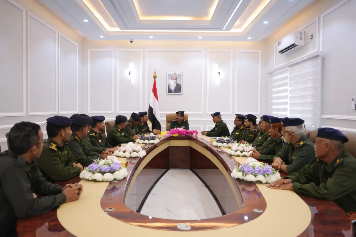 وزير الداخلية يوجه بتسريع إصدار البطاقة الذكية ومكافحة السمسرة والتزوير
