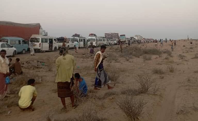 مليشيا الانتقالي تمنع دخول أبناء تعز إلى عدن… وعشرات الأسر تفترش الأرض في منطقة الفرشة