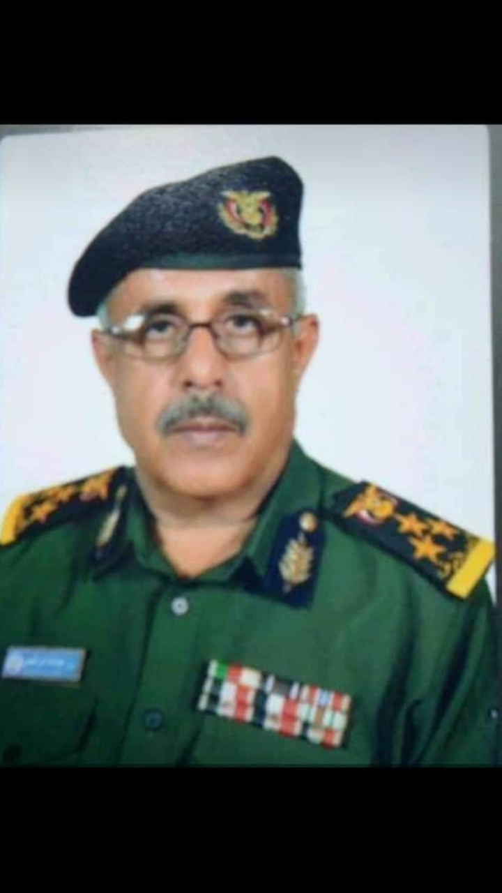 اغتيال ظابط وأكاديمي بوسط مدينة تعز