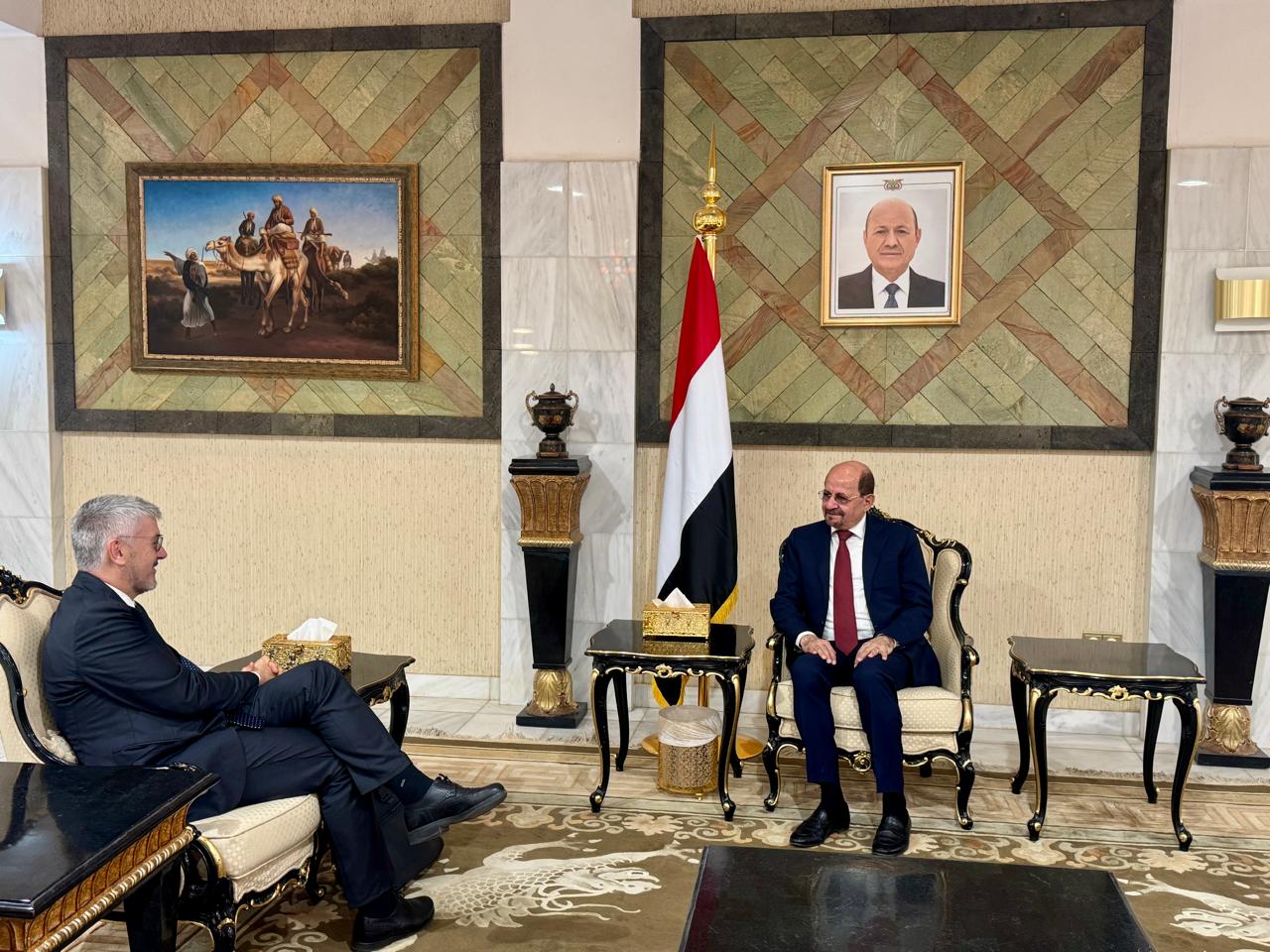 الزنداني يبحث مع مستشار الأمن القومي النمساوي تعزيز العلاقات ومواجهة تهديدات الحوثيين لأمن البحر الأحمر