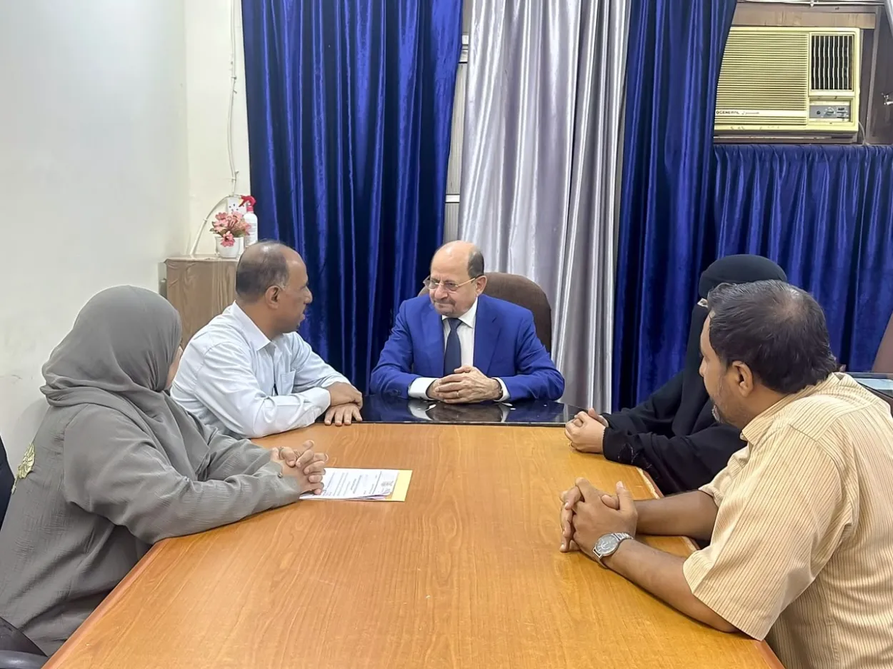 رئيس الوزراء يتفقد المعهد التقني بالمعلا ويوجه بتطوير برامجه وتأهيل كوادره