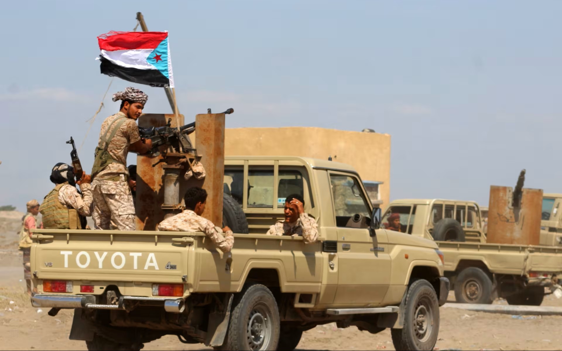  وساطة أخيرة في حضرموت والمهرة وتحذير من الحسم العسكري